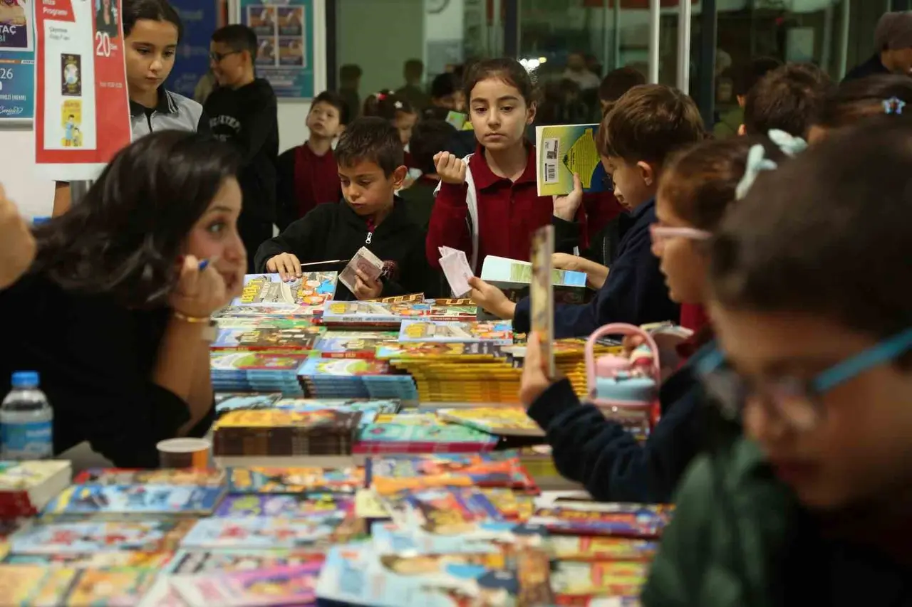 Çayırova 7. Kitap Günleri’ne öğrencilerden yoğun ilgi