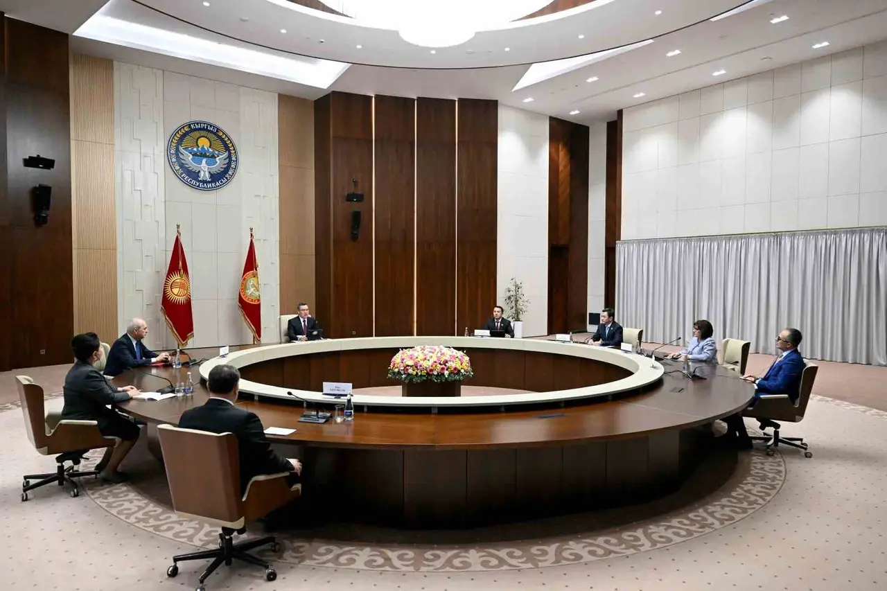 TBMM Başkanı Kurtulmuş, Kırgızistan Cumhurbaşkanı Caparov tarafından kabul edildi