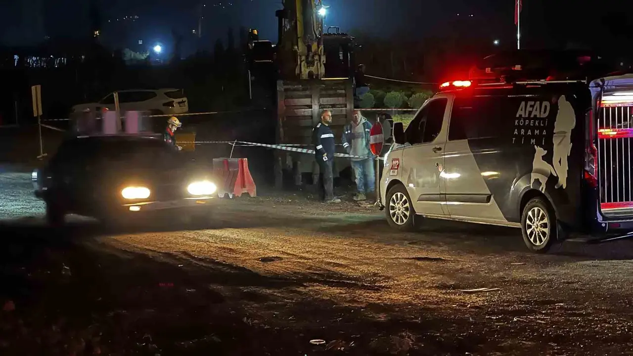 Gece saatlerinde göçük altında kalan işçi kurtarıldı