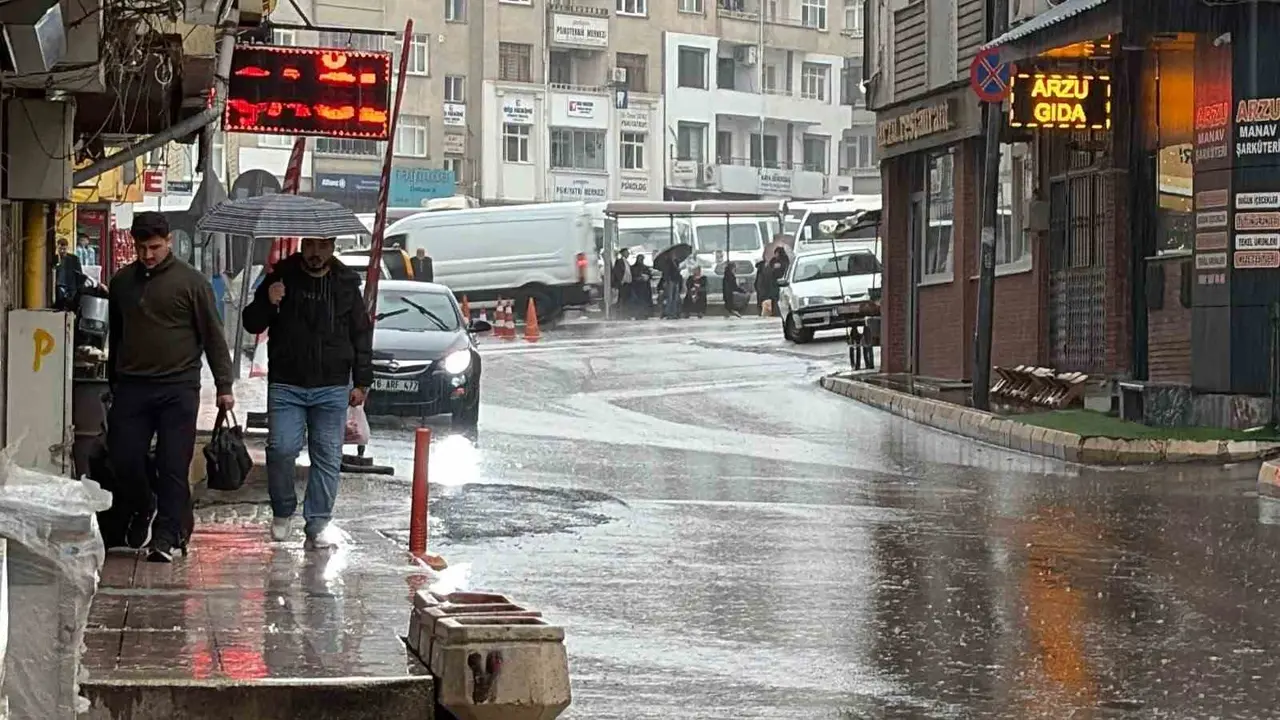 Elazığ’da sağanak yağış etkili oldu