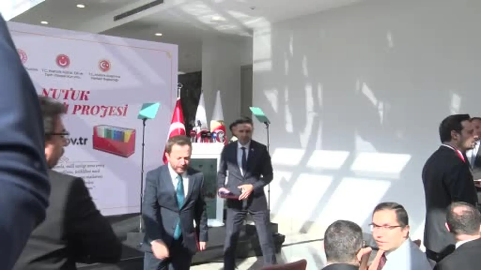 Bakan Ersoy: "(Nutuk Külliyatı Projesi)Türkçenin yanı sıra İngilizce, Almanca, Fransızca, Kazakça, Rusça, Urduca, Farsça ve Türkmence olmak üzere 8 dilde hazırlandı"