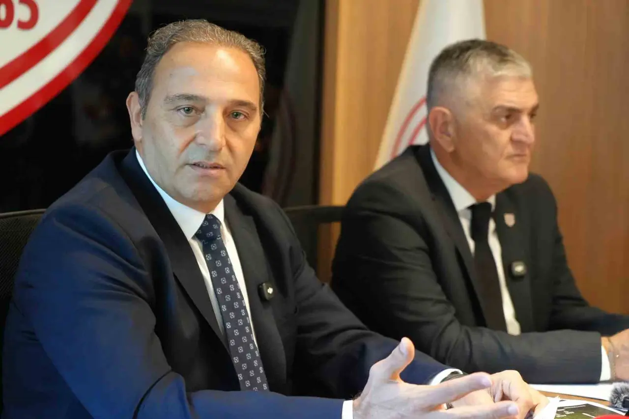Fuat Çapa: "Samsunspor gerekirse devre arasında yeni bir takım kurar"