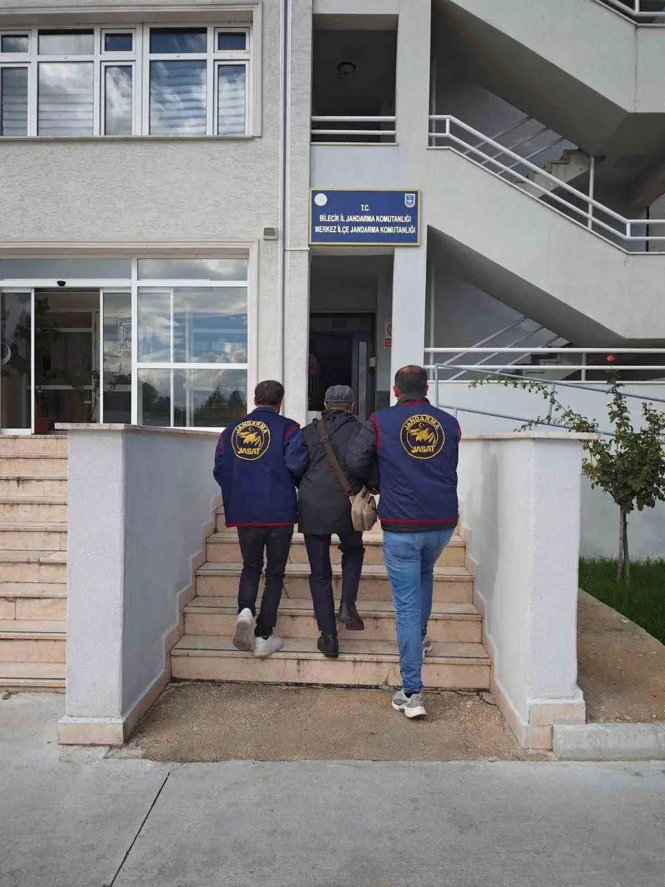 Bilecik’te tehdit suçundan aranan şahıs yakalandı