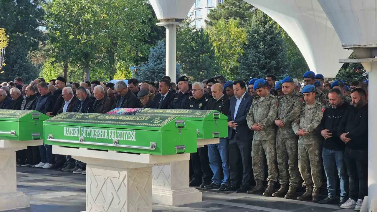 Şehit Tuğgeneral İsa Baydilli’nin annesi son yolculuğuna uğurlandı