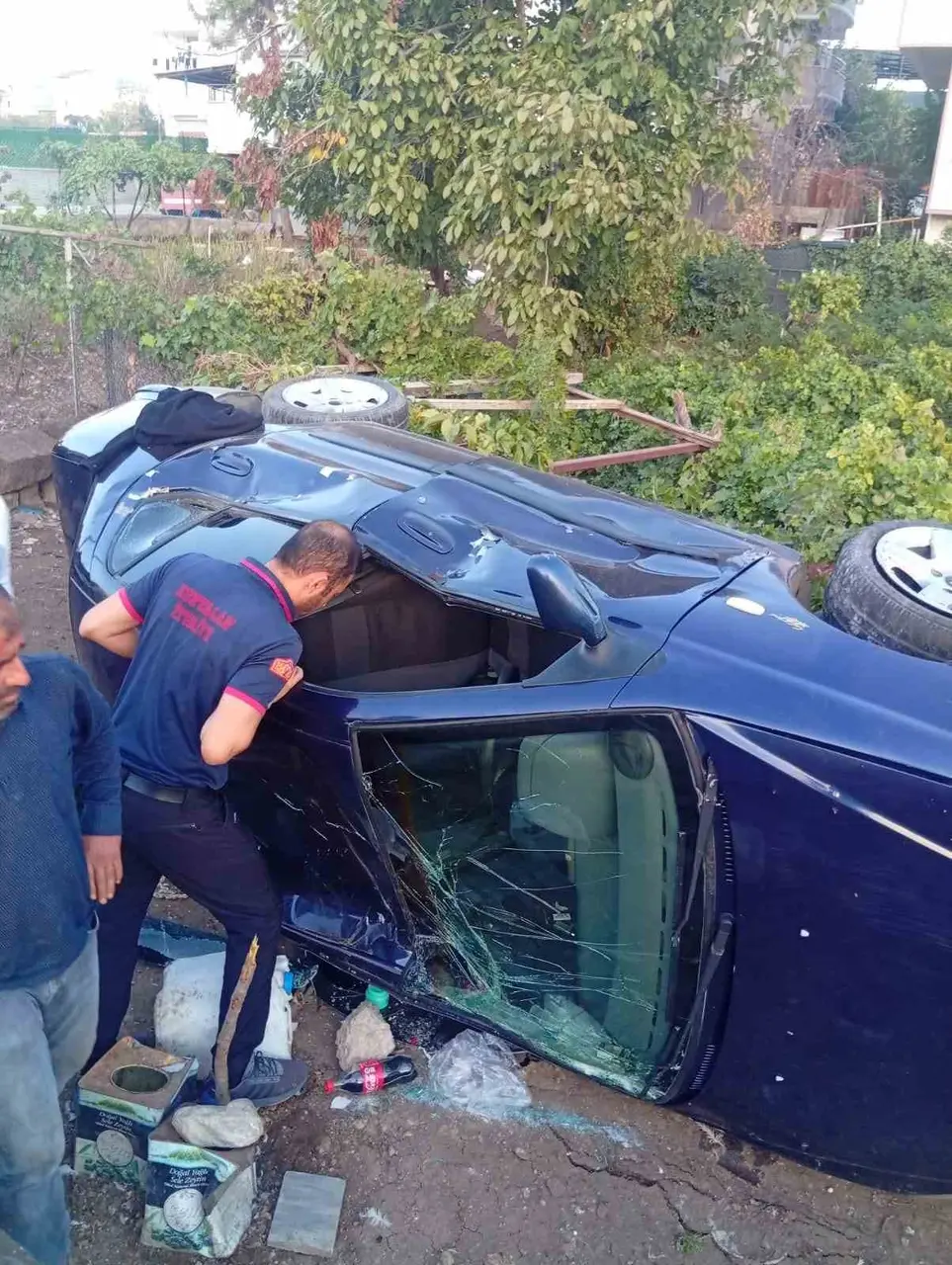 Kurtalan’da otomobil evin bahçesine uçtu: 4 yaralı