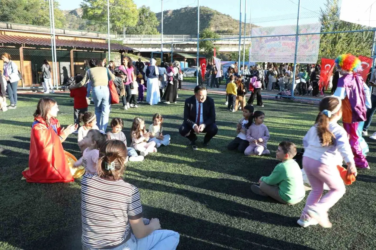 Tunceli’de festival tadında çocuk şenliği