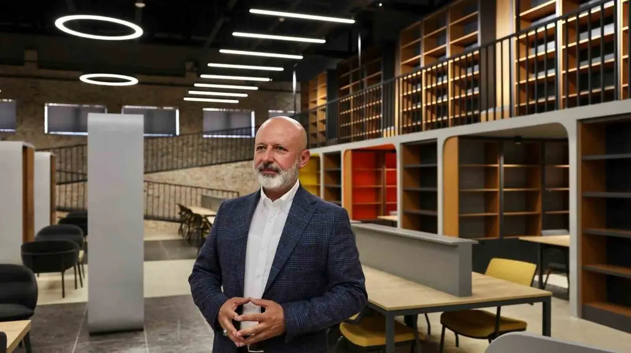 Başkan Çolakbayrakdar: "Dünyaya açılan kütüphanelerle zenginleştirilmiş bir şehir inşa ediyoruz"