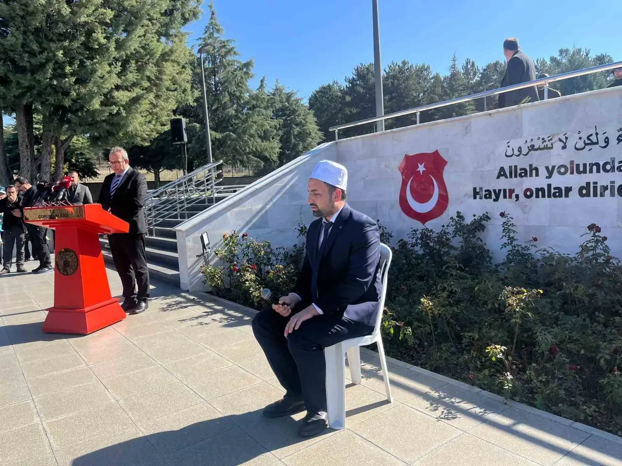 Çorum’da şehitler kabirleri başında dualarla anıldı