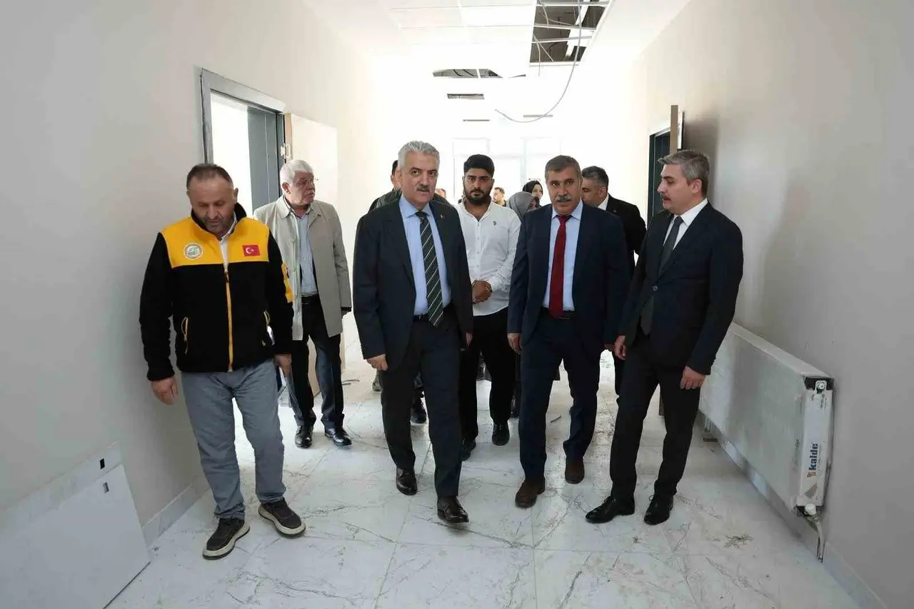 Vali Makas, yapımı tamamlanmak üzere olan okulları inceledi