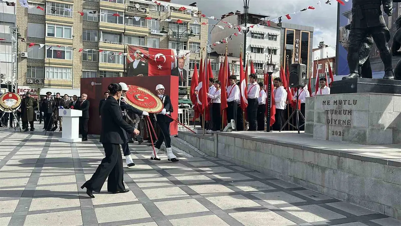 Burdur’da Cumhuriyet’in kuruluşunun 103. yılı çelenk sunma töreni ile başladı