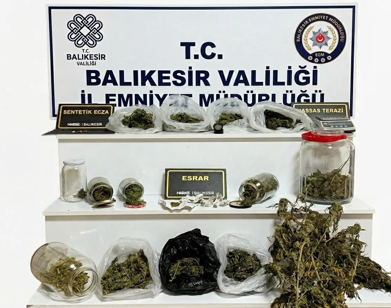 Balıkesir’de uyuşturucu operasyonu: 2 şahsa gözaltı