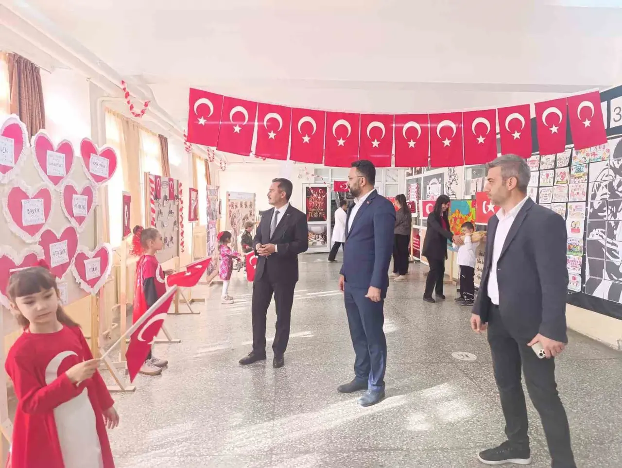 Bolvadin’de ’Cumhuriyet Sokağı’ sergisi açıldı