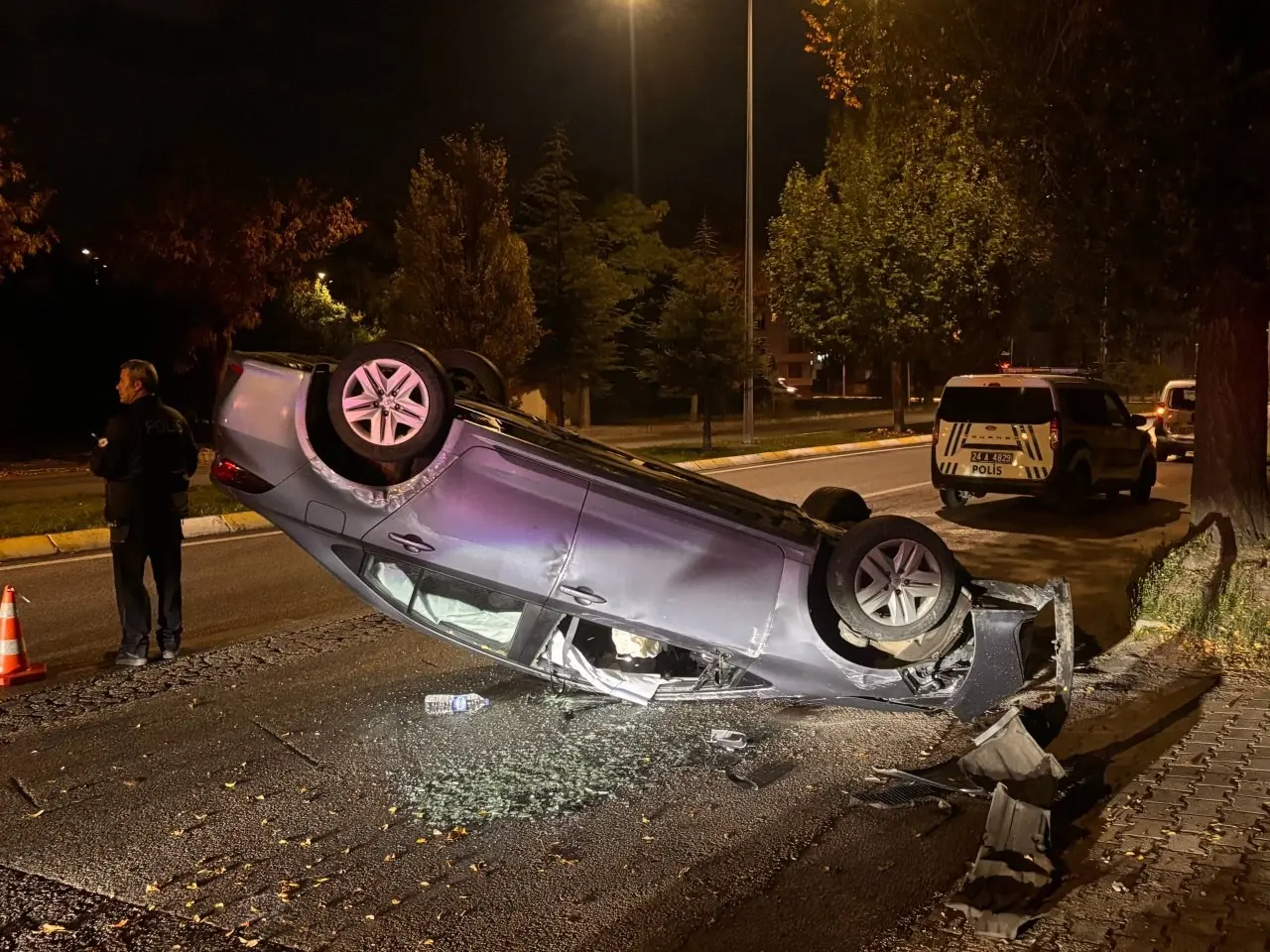 Erzincan’da otomobil devrildi: 1 yaralı