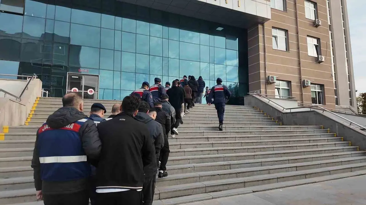 Tekirdağ merkezli 4 ilde 2,1 milyar TL’lik bahis trafiğine şafak operasyonu: 14 gözaltı