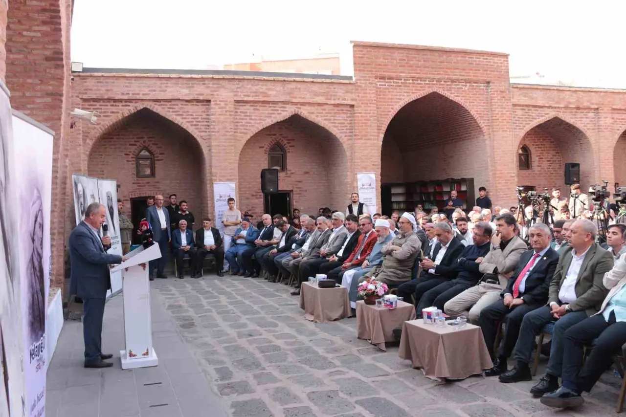 Şırnak’ta alim ve şair Melaye Ciziri, Kırmızı Medrese’de anıldı