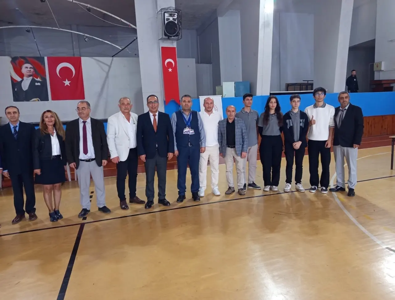 Efeler’de çevre bilinci yarışmasında dereceye giren okullar ödüllendirildi