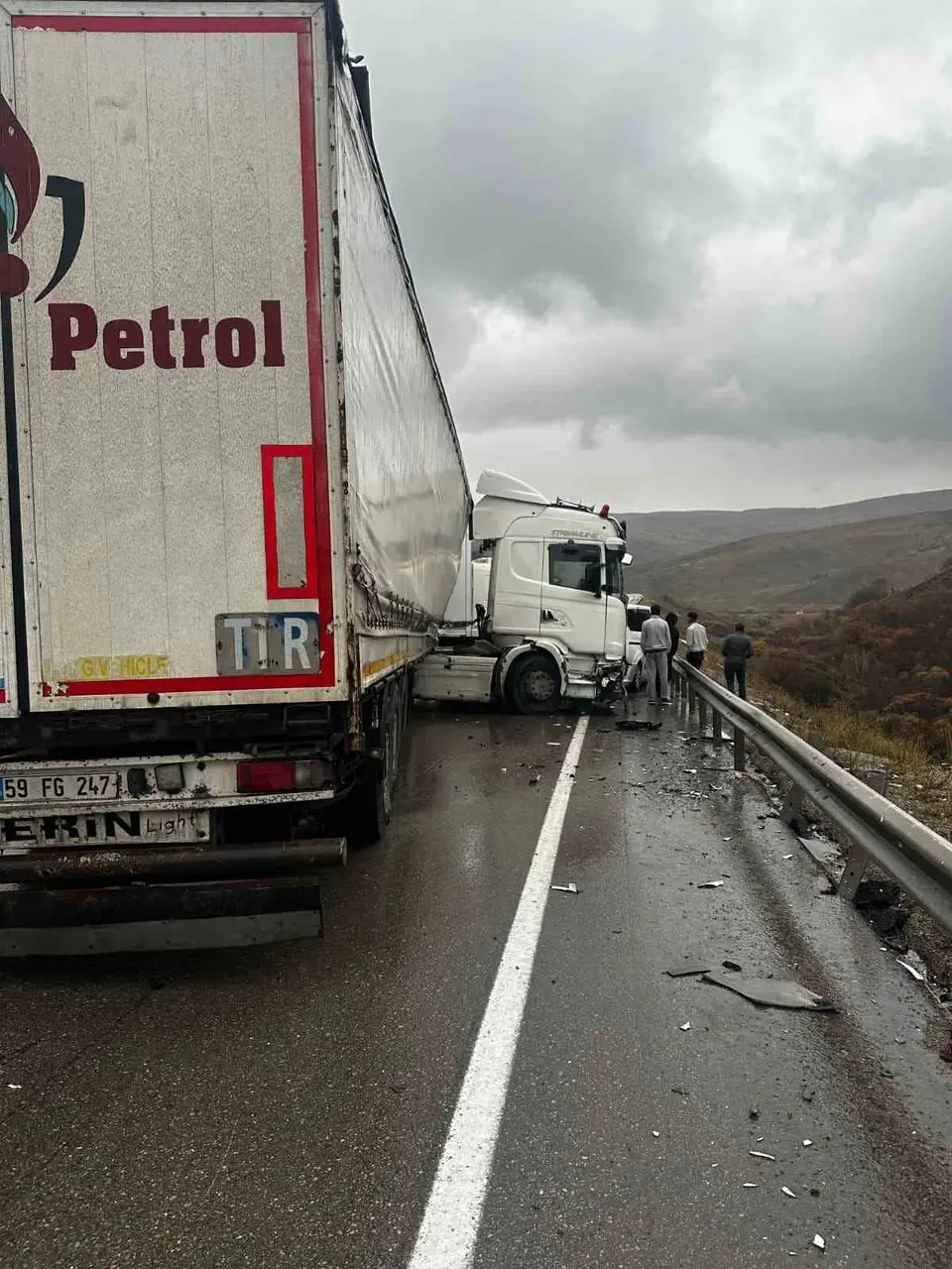 Erzurum’un Aşkale ilçesinde zincirleme trafik kazası: 3 araç birbirine girdi