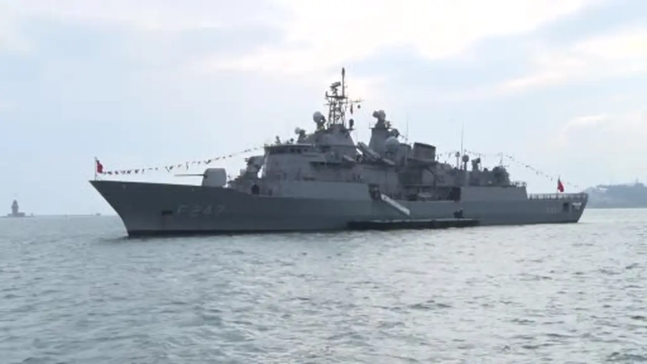 TCG Kemalreis Cumhuriyet’in 103’üncü yılı kutlamaları kapsamında vatandaşların ziyaretine açıldı