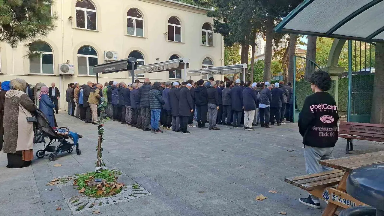 Şişli’deki konserde hayatını kaybeden Mahmud Sami Ramazanoğlu toprağa verildi