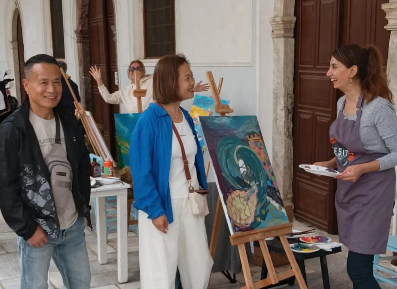 Çeşme’nin tarihi dokusu 9 sanatçının tuvalinde hayat buldu