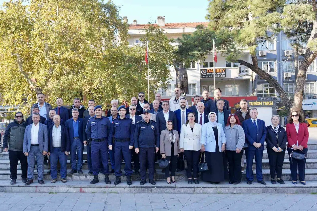 Burhaniye’de Muhtarlar Günü kutlandı