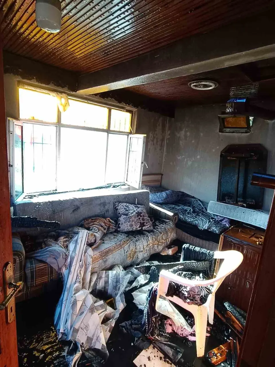 Alaplı’da tek katlı evde yangın: Ev kullanılamaz hale geldi