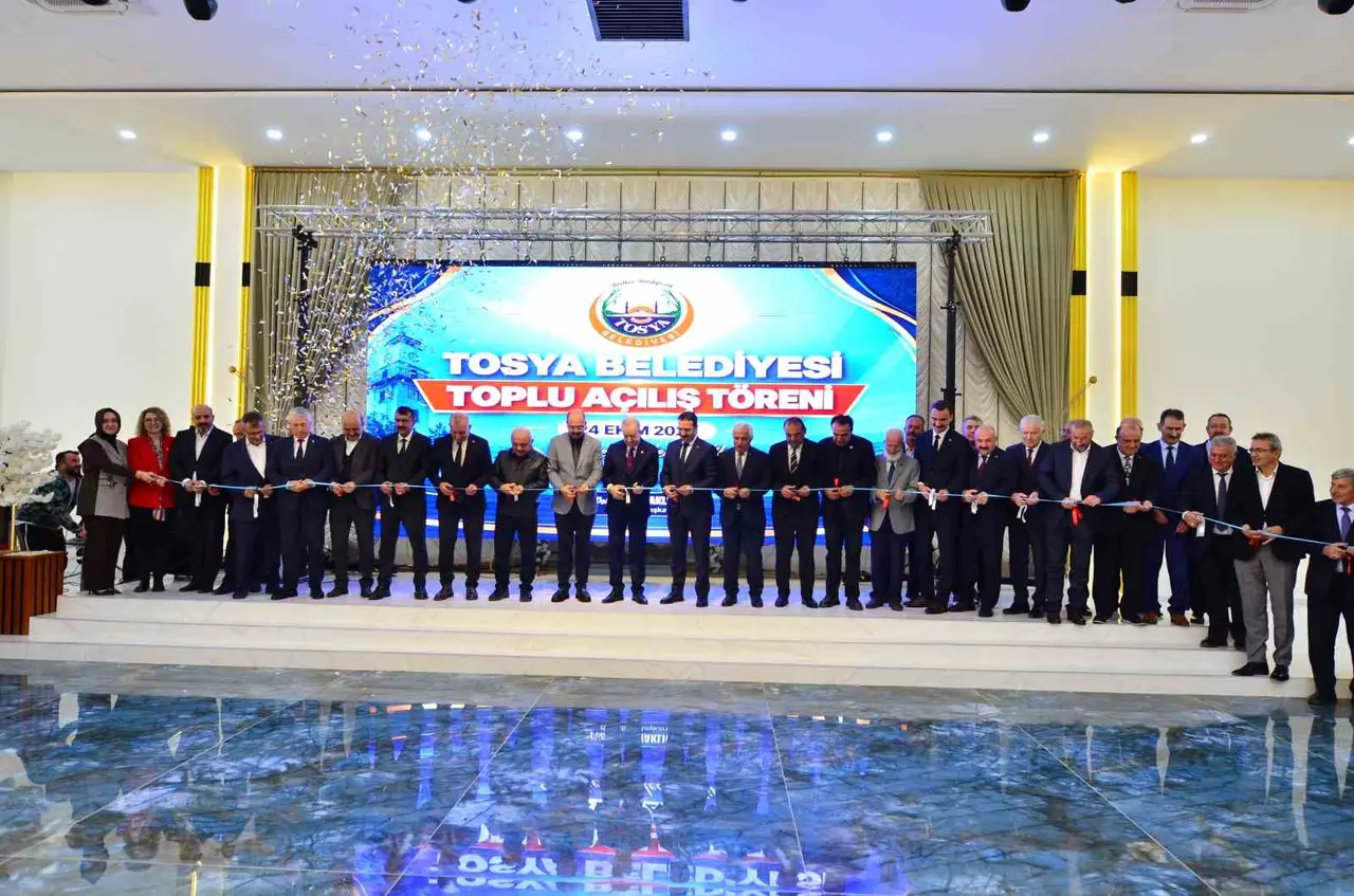 Tosya Belediyesi’nin ilçenin çehresini değiştiren projeleri için görkemli açılış töreni