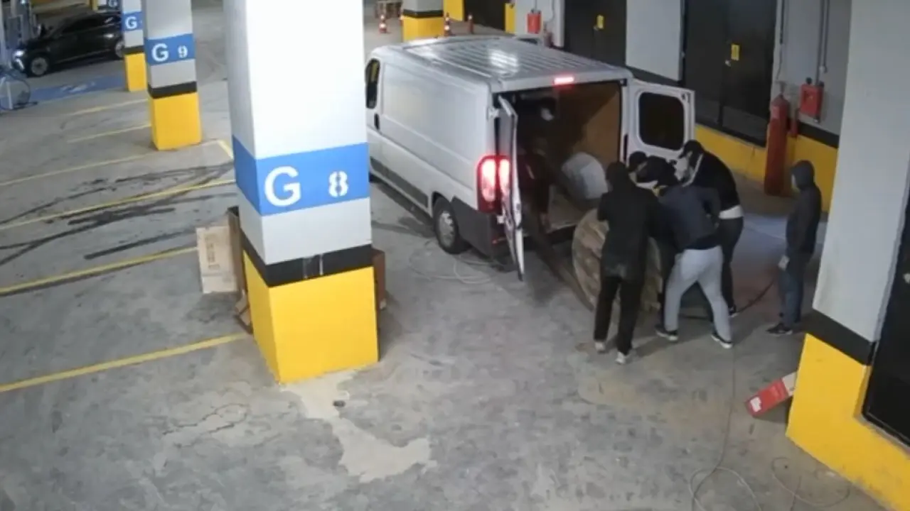 İstanbul’da 2 milyon liralık kablo hırsızlığına operasyon: 13 şüpheli yakalandı