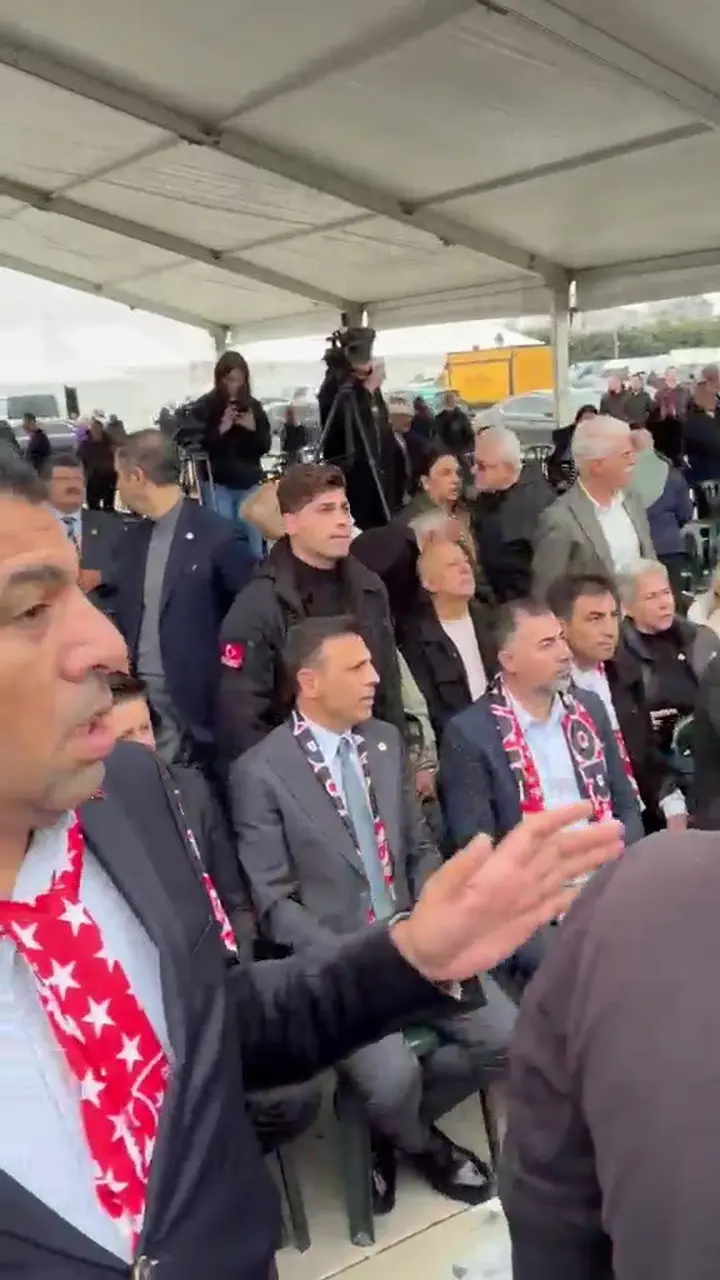 Maltepe’de CHP’liler ile YENİ Parti’liler arasında kavga çıktı