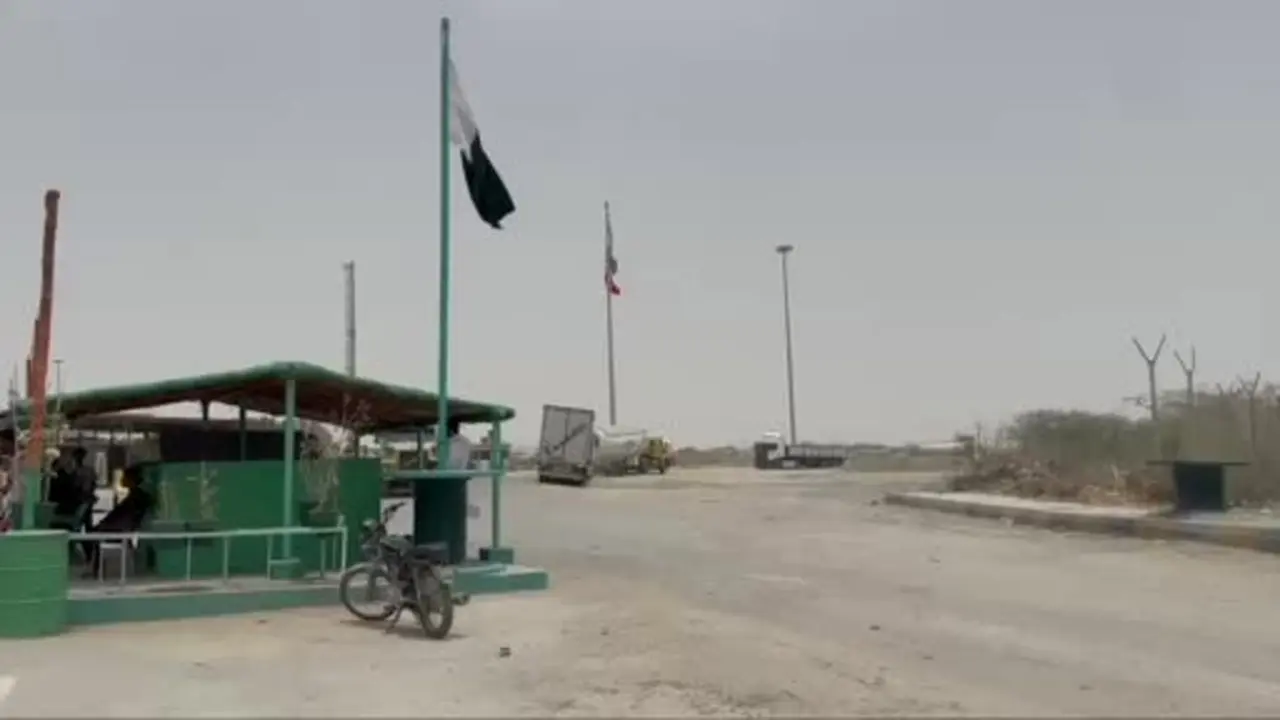 Pakistan güvenlik gerekçesiyle İran ile iki sınır kapısında ticareti durdurdu
