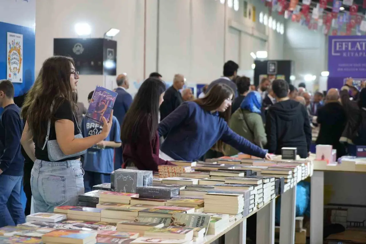 Samsun’da kitap şöleni başladı: "Samsun Kitap Fuarı" açıldı