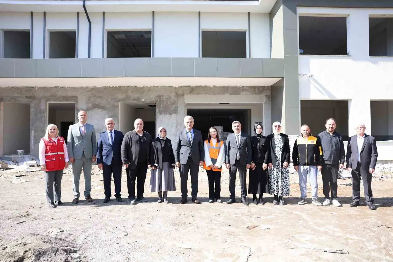 Vali Makas, yapımı tamamlanmak üzere olan okulları inceledi