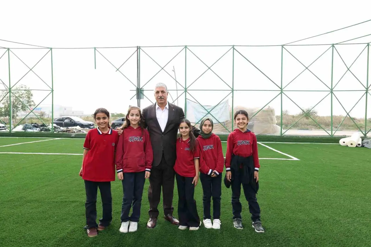 Diliskelesi’nde park ve halı saha yenileme çalışmaları sürüyor