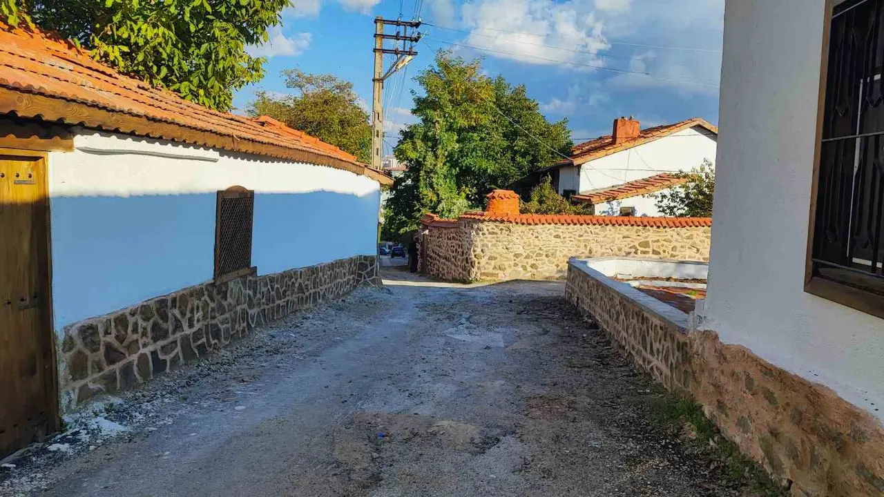 Yozgat Belediyesi’nden tarihi dokuyu koruyan sokak yenileme çalışması