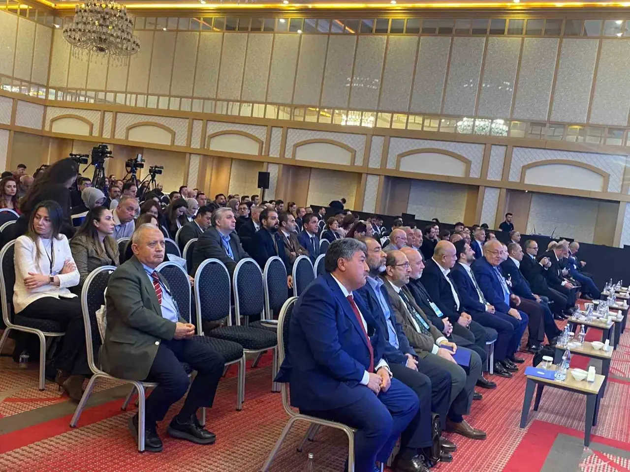 HAK-İŞ’ten 51’inci kuruluş yıl dönümünde Türkiye’de Çalışma Hayatının Gelecek 50 Yılı Çalıştayı