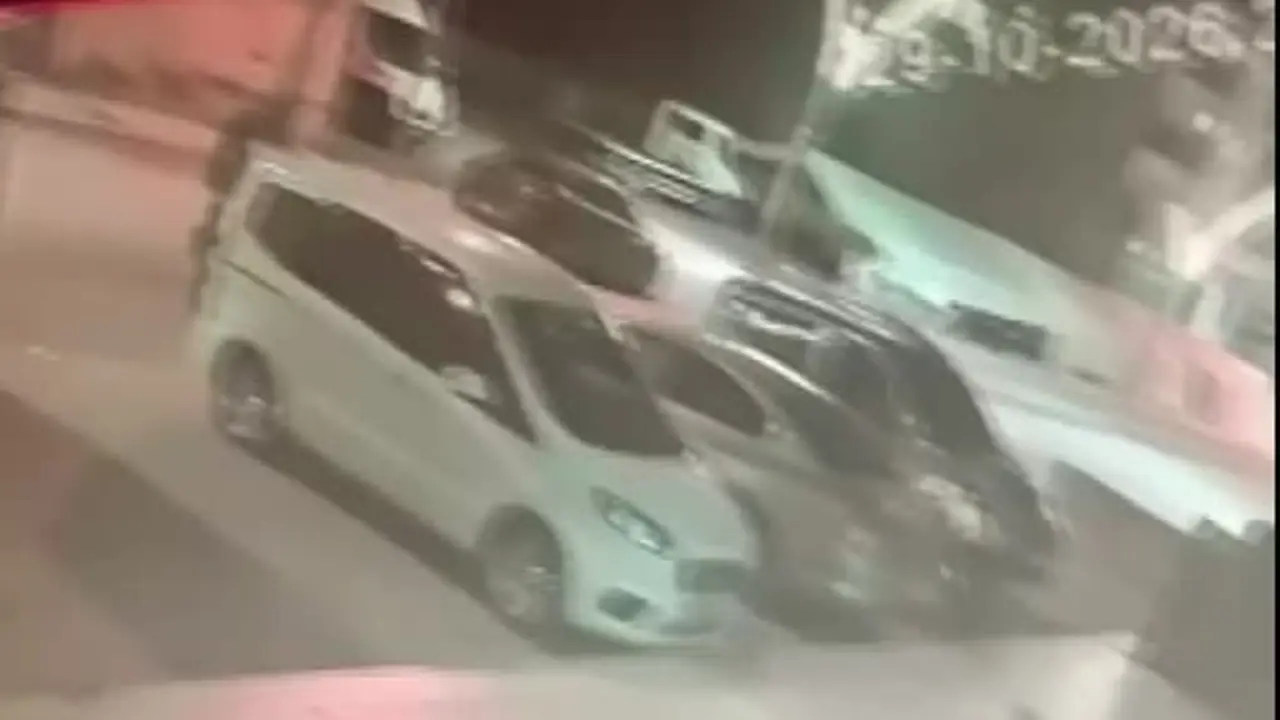 Batman’da evine giden kadına kapkaç kamerada