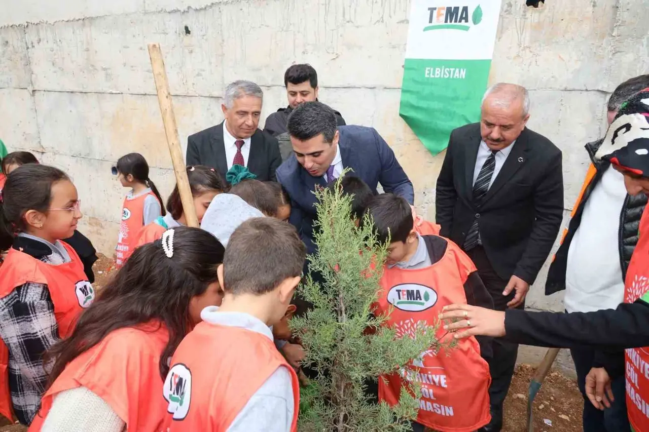 Elbistan’da Cumhuriyet’in 103. yılına özel 103 fidan dikildi