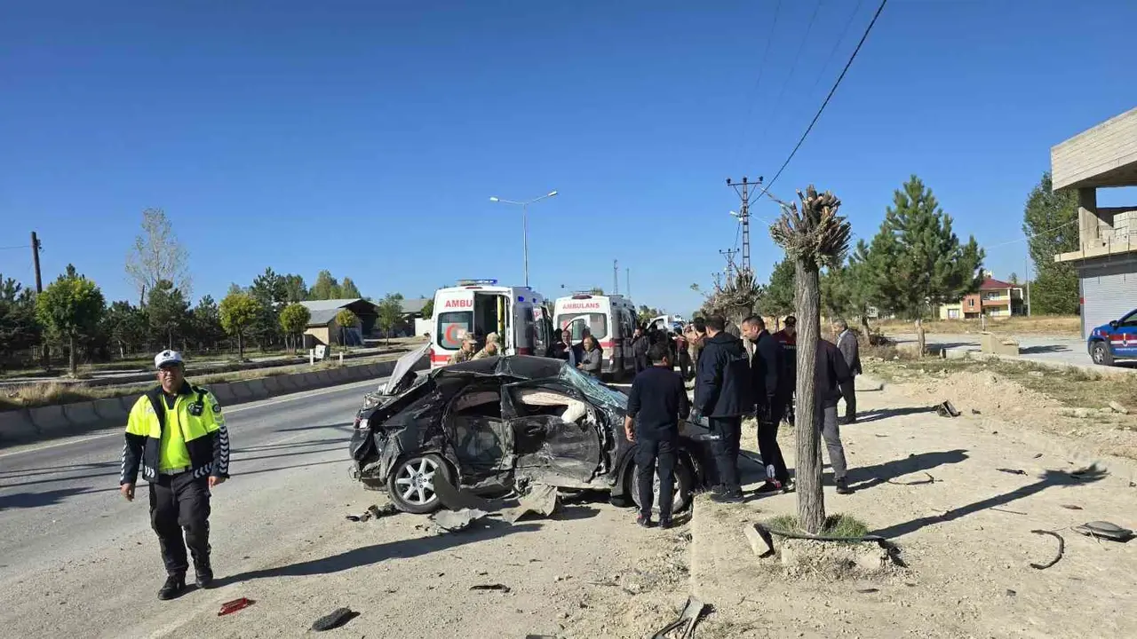 Van’da otomobil ile kamyonet çarpıştı: 5 yaralı