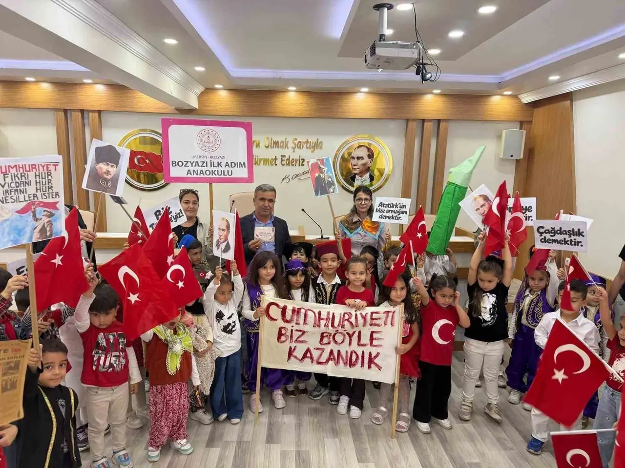 Bozyazı’da miniklerden cumhuriyet coşkusuna anlamlı yürüyüş