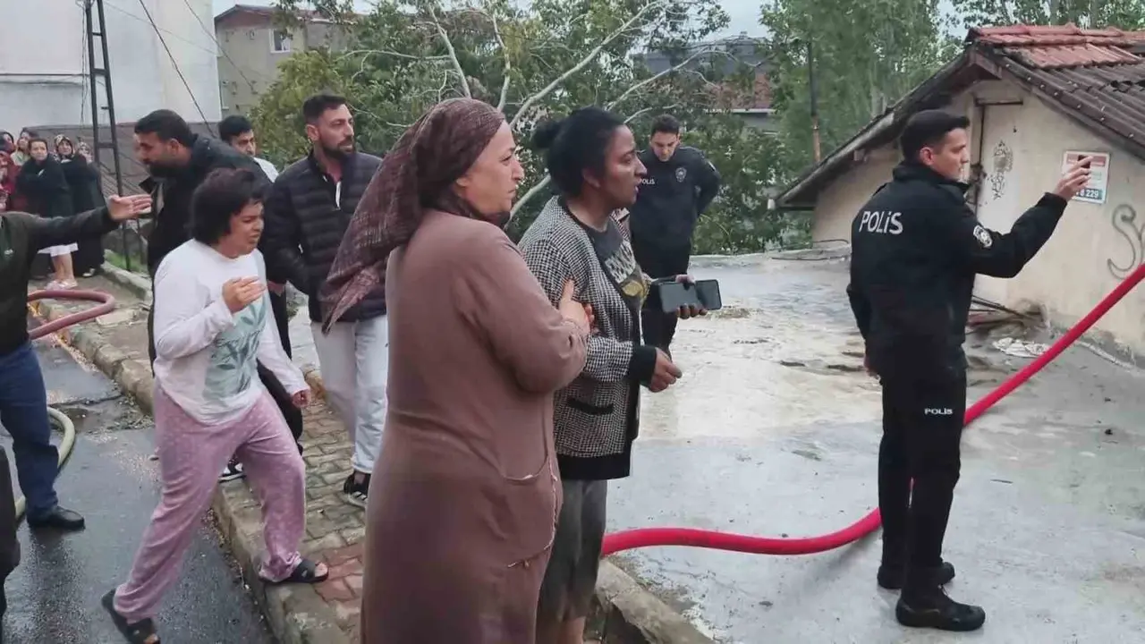 Maltepe’de gecekondu yangını: 12 yaşındaki çocuk hayatını kaybetti