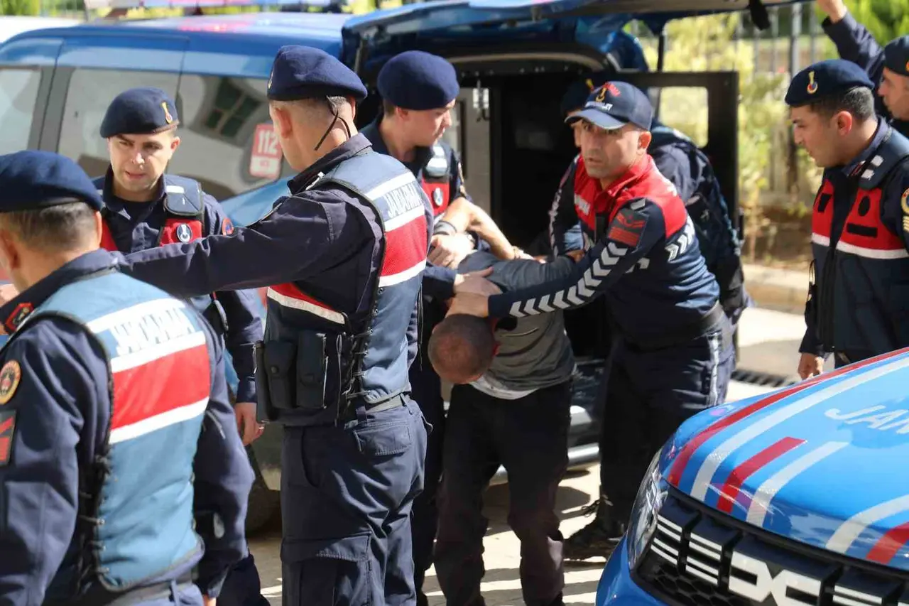 Genç kızı pompalı tüfekle öldüren şüpheli adliyeye sevk edildi