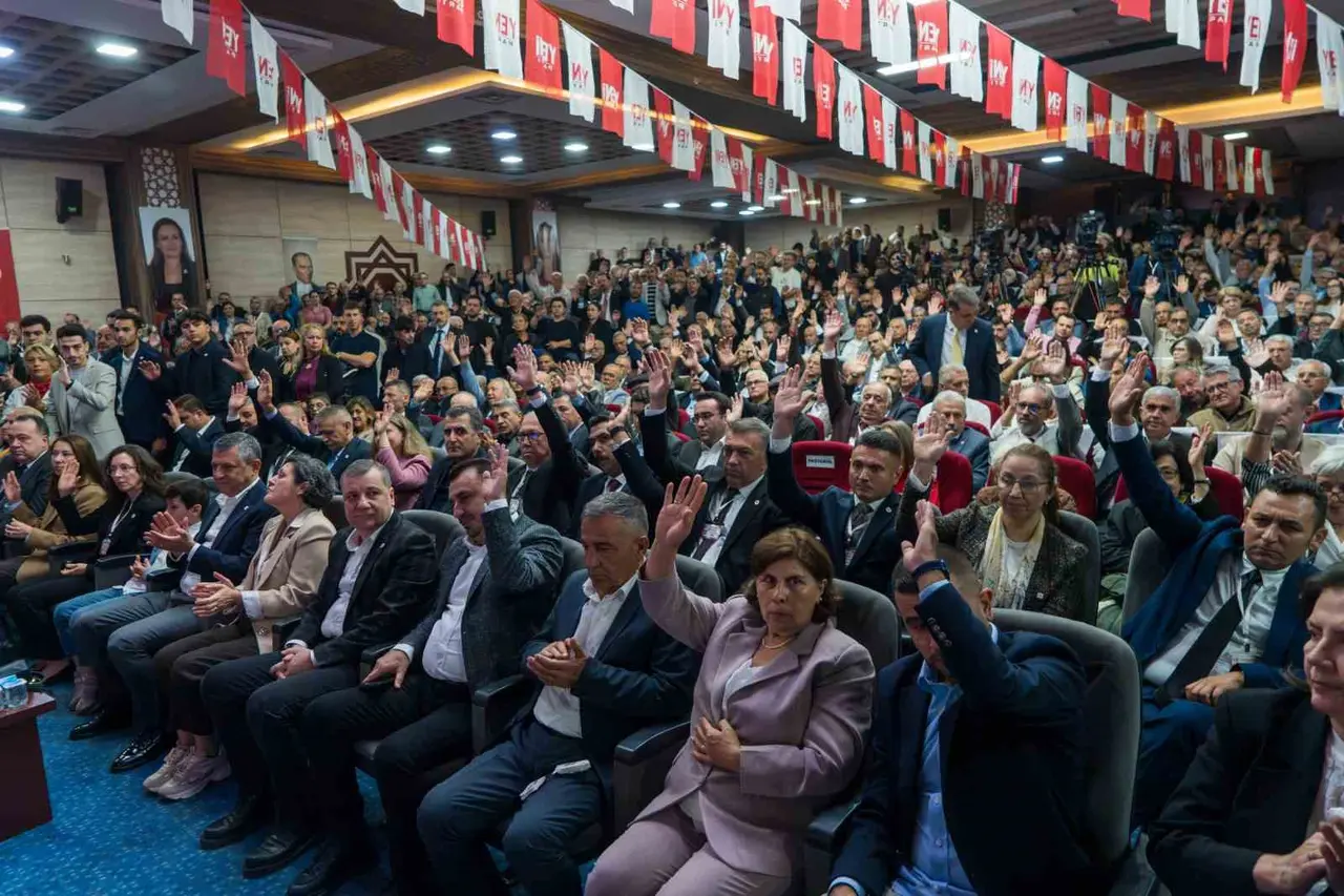 Özgür Özel’den Besim Dutlulu’nun ’parti değiştireceği’ iddialarına sert tepki
