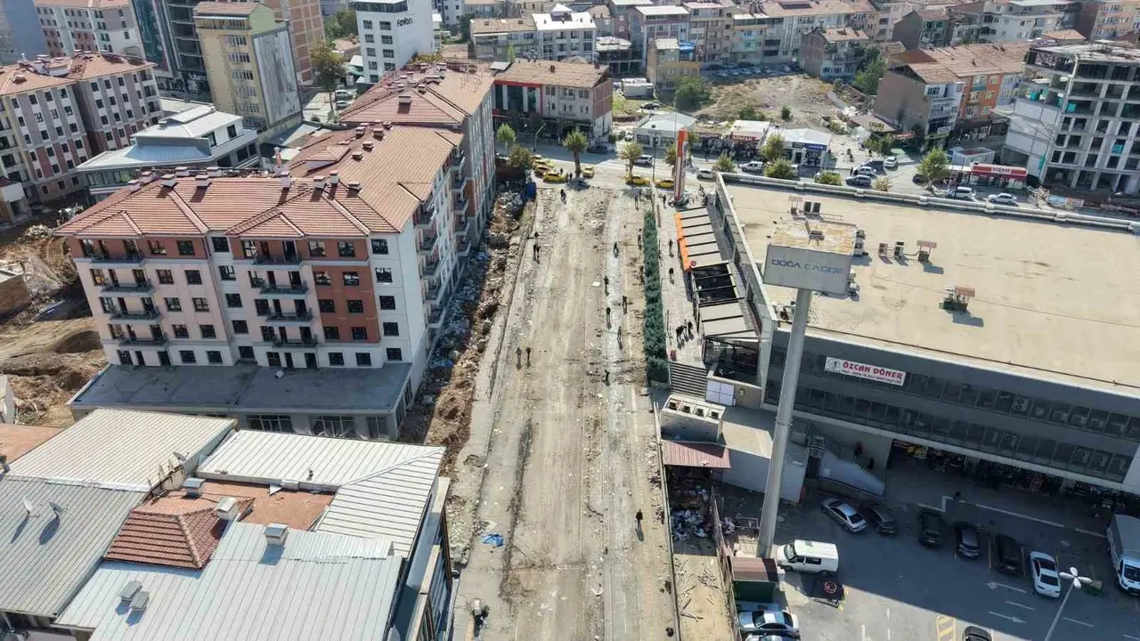 Battalgazi Belediyesi konteynerlerin kaldırıldığı alanlarda temizliği sürdürüyor