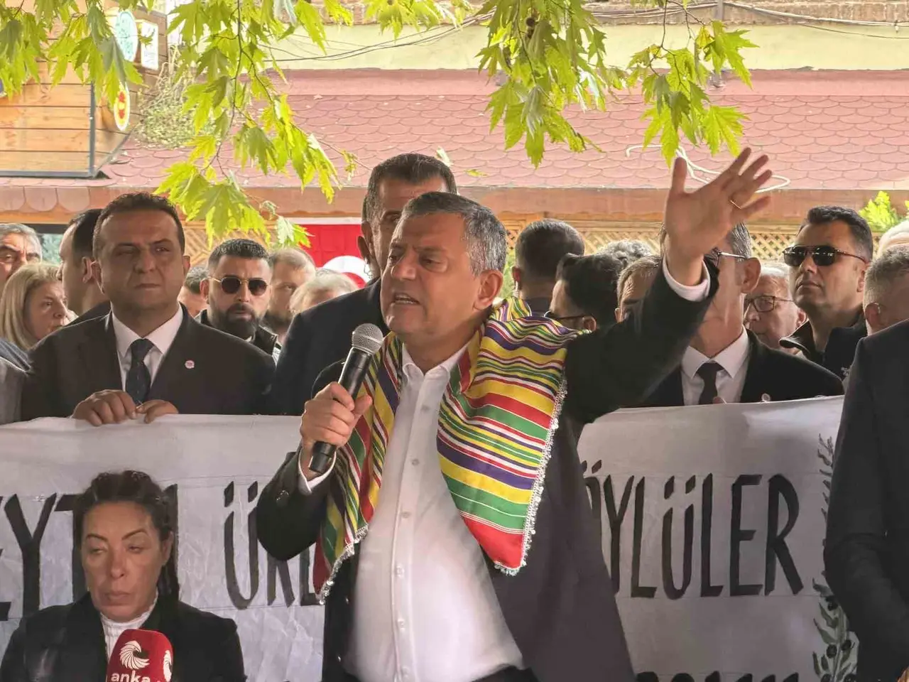 Özgür Özel’den Balıkesir Körfezi’ne çıkarma: 4 ilçede zeytin mesaisi