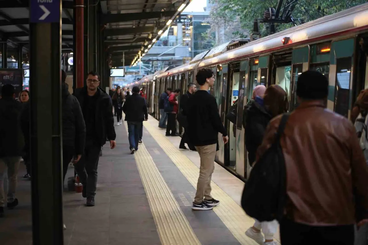 Bakan Uraloğlu: "Asya ile Avrupa’yı 4 dakikada birbirine bağlayan Marmaray ile 13 yılda toplam 1,6 milyar yolcuya hizmet verdik"