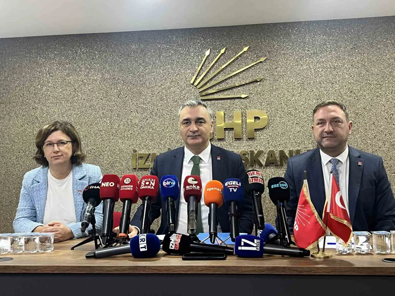CHP’li Sarı: "Özgür Özel İzmir halkından özür dileyecek"