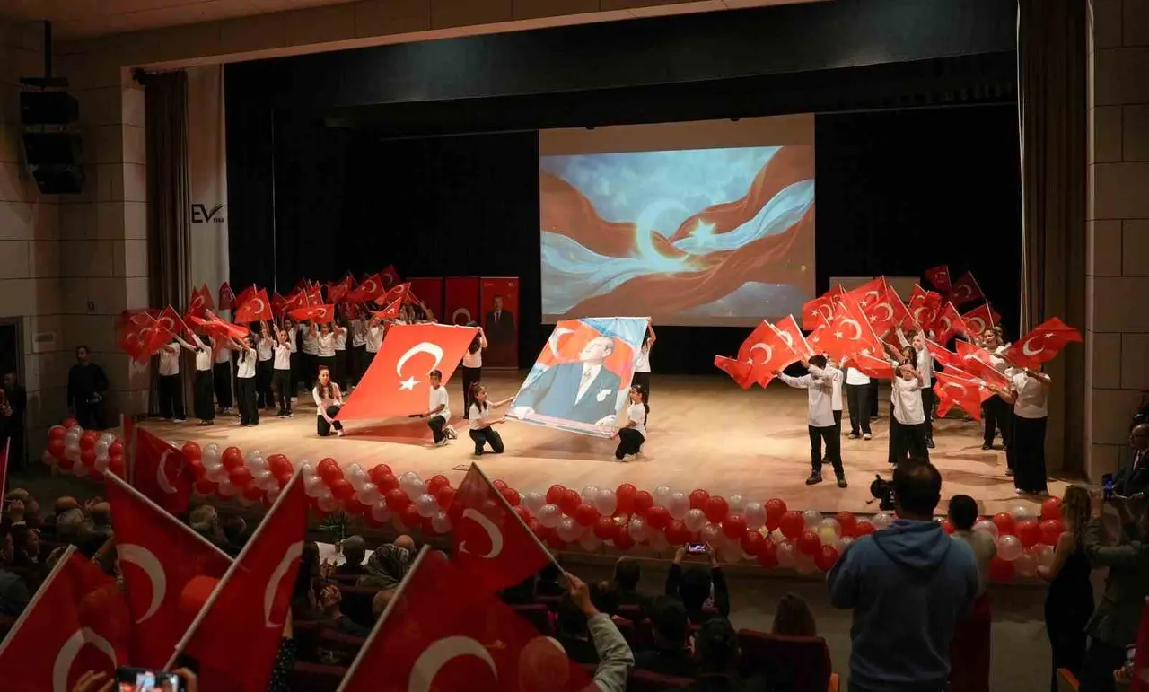 Cumhuriyet Bayramı Tarsus’ta öğrencilerin gösterileriyle kutlandı