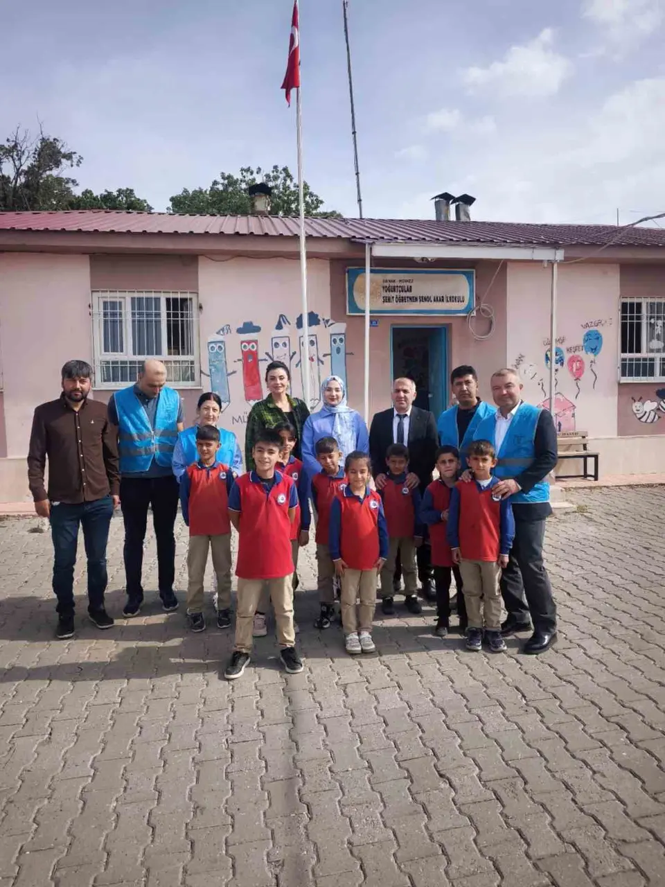 Şırnak Denetimli Serbestlik Müdürlüğünden öğrencilere eğitim desteği