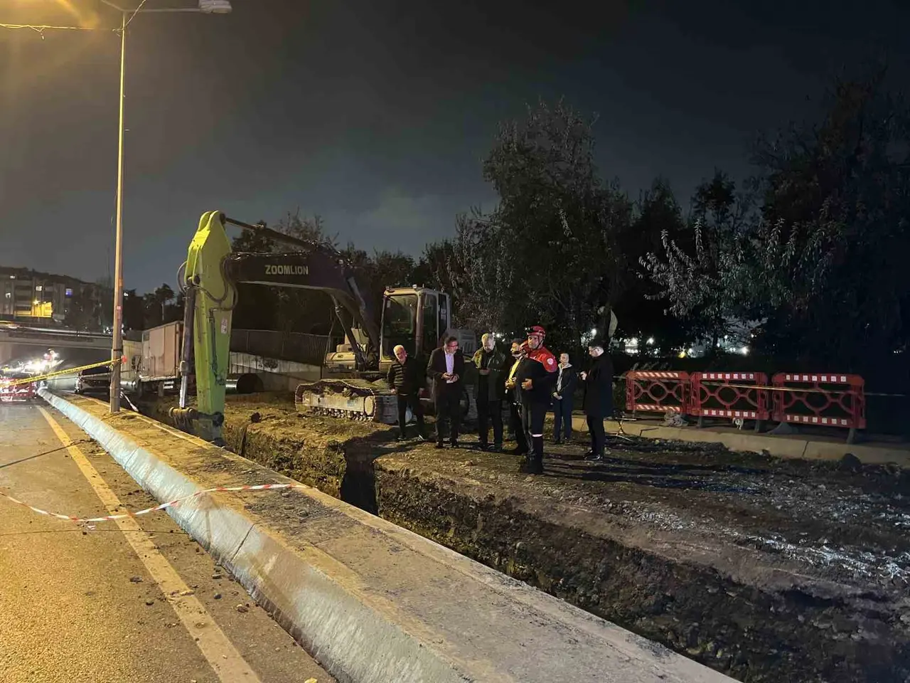 Bayrampaşa’da İSKİ’nin çalışmasında yolda oluşan göçüğe düşen işçi hayatını kaybetti
