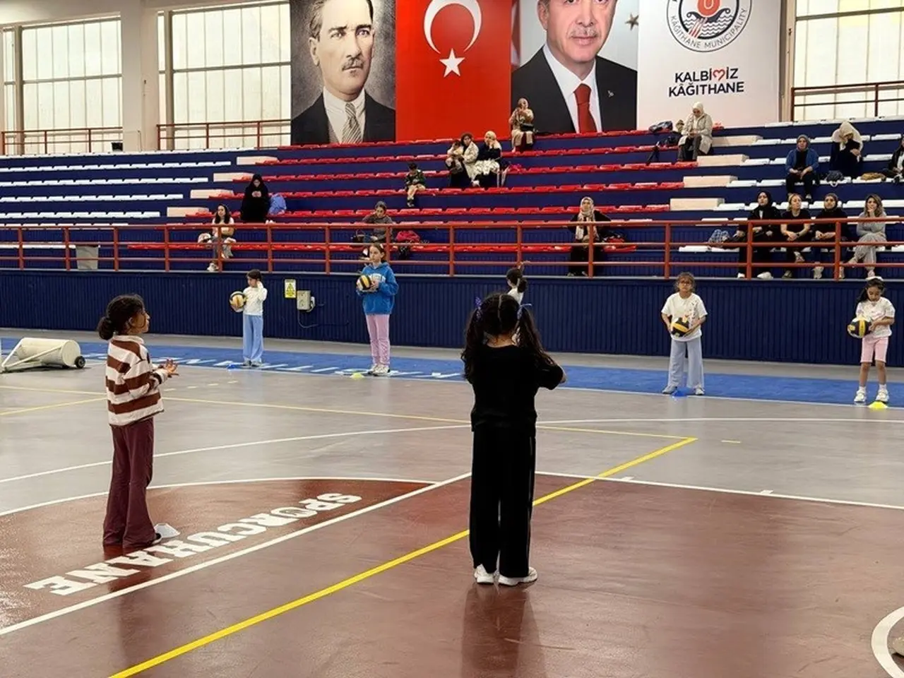 Kağıthane’de kış spor okullarına yoğun ilgi